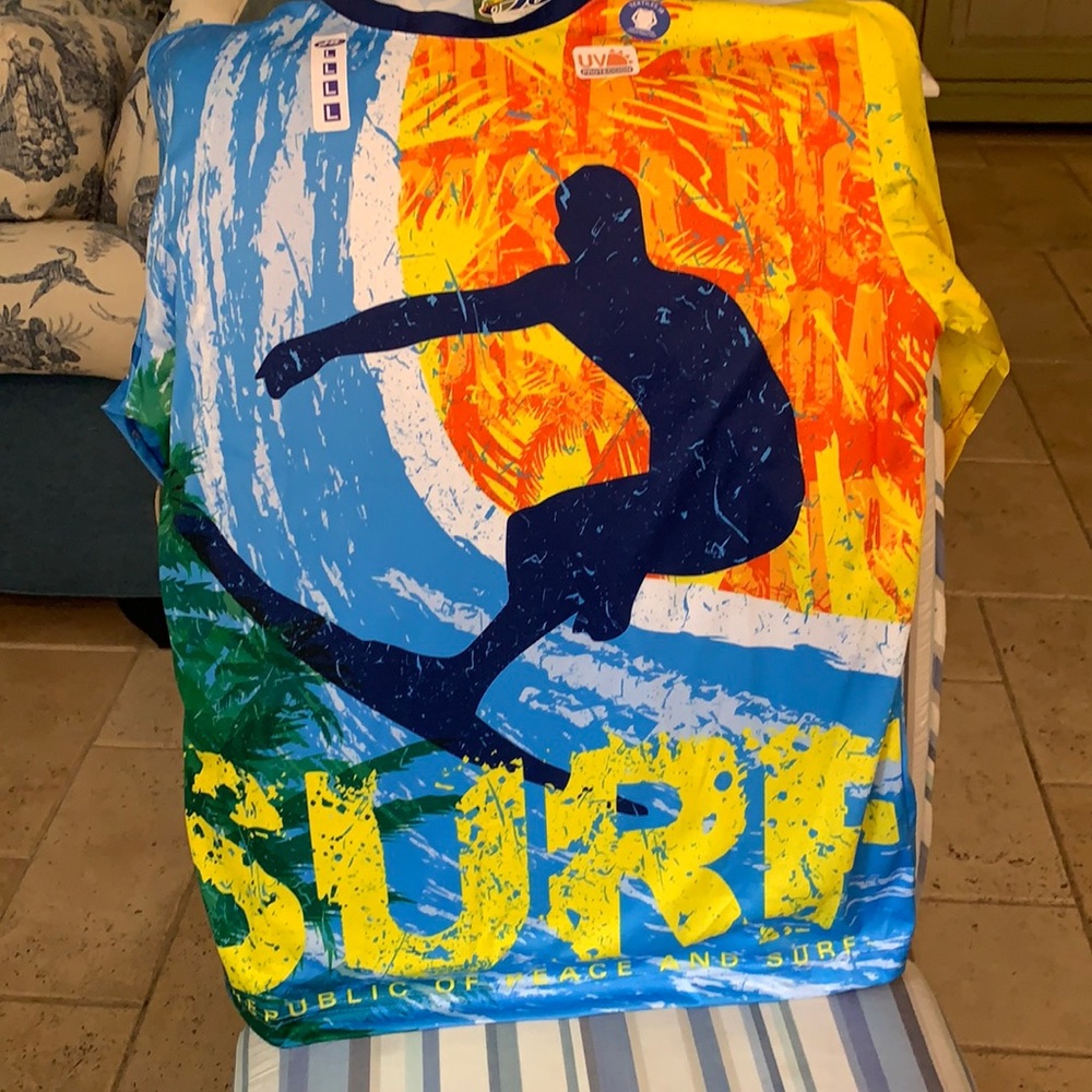 Men’s rash guard size L-New
